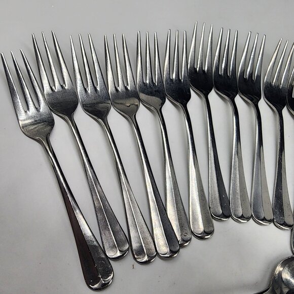 Vintage Beefeater Japan Northland Stainless Steel 20-Piece Fork & Spoon Flatware - Picture 4 of 6